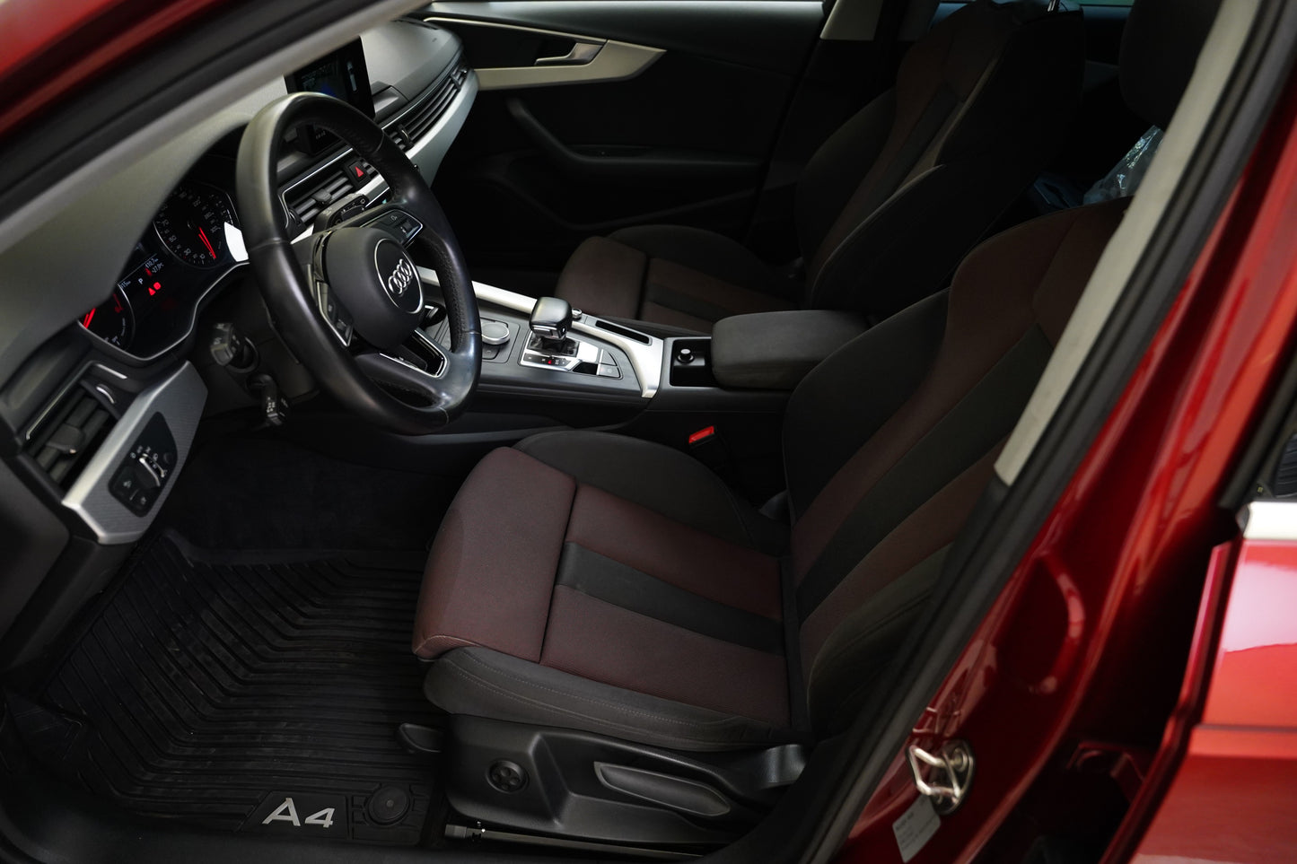 Audi A4 2.0 TDI 110 kW S tronic S line