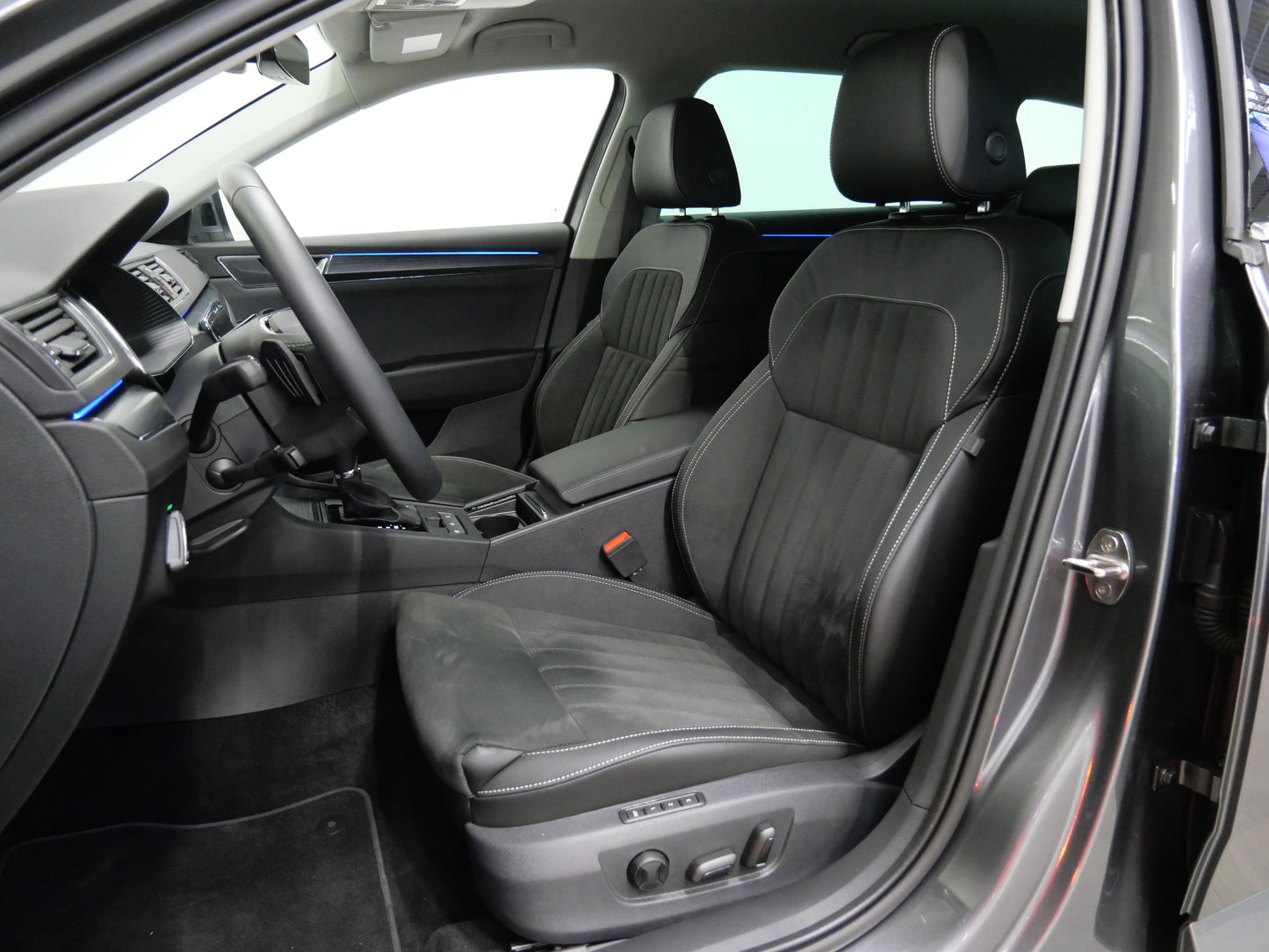 Škoda Superb 2.0 TDI 110 kW DSG Style TOP