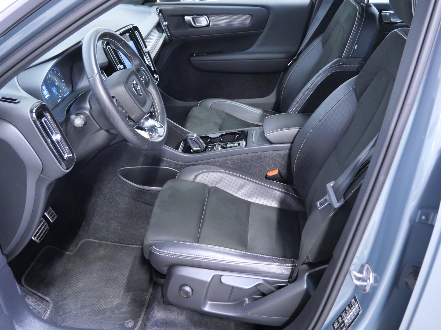 Volvo XC40 B4 145 kW AWD R-Design