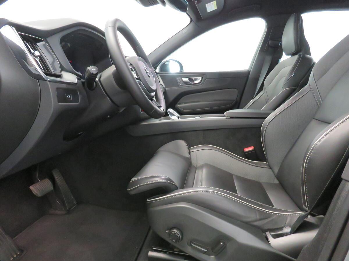 Volvo XC60 B5 184 kW AWD Plus Dark