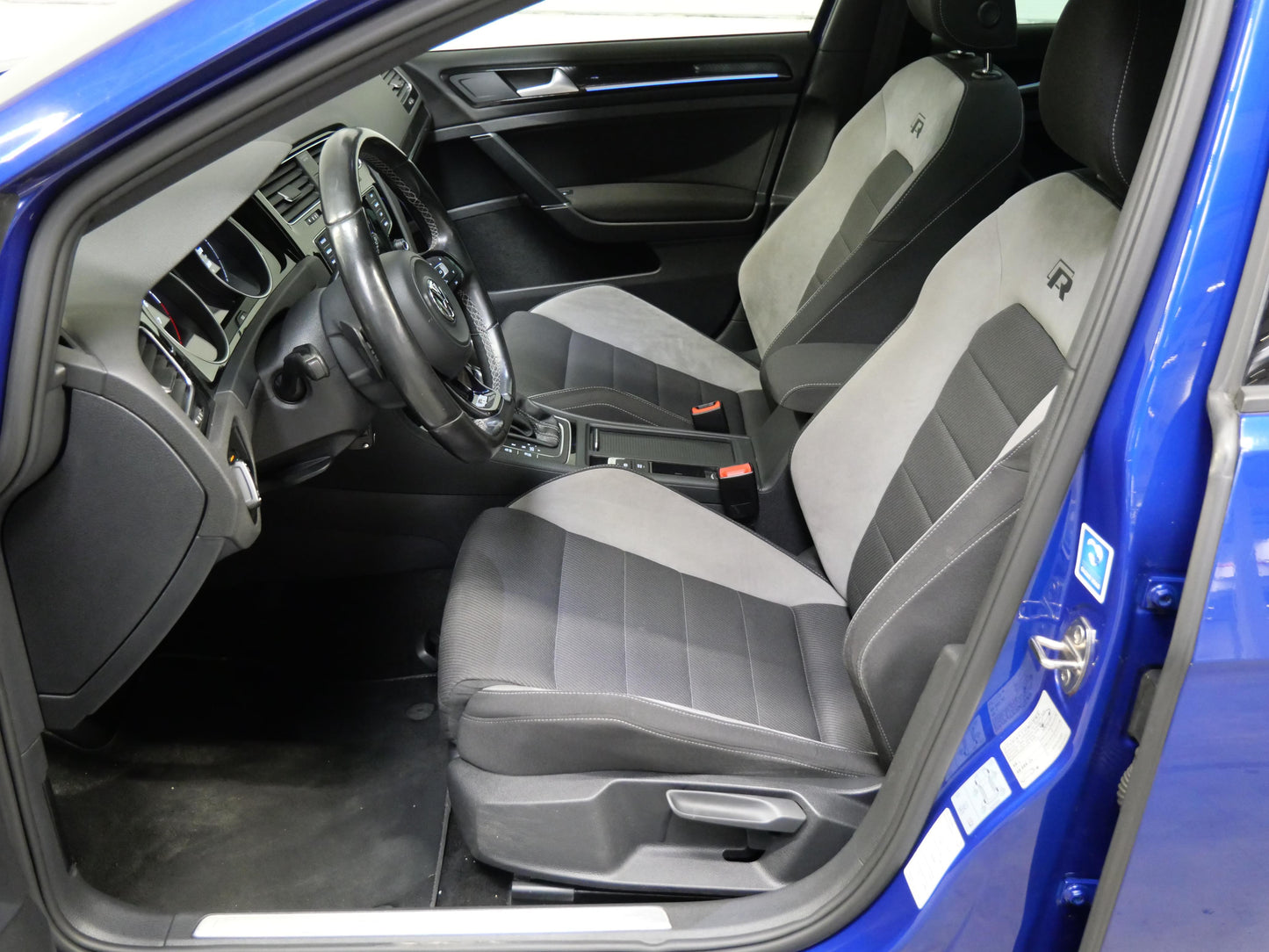 Volkswagen Golf 2.0 TSI R 221 kW 4Motion