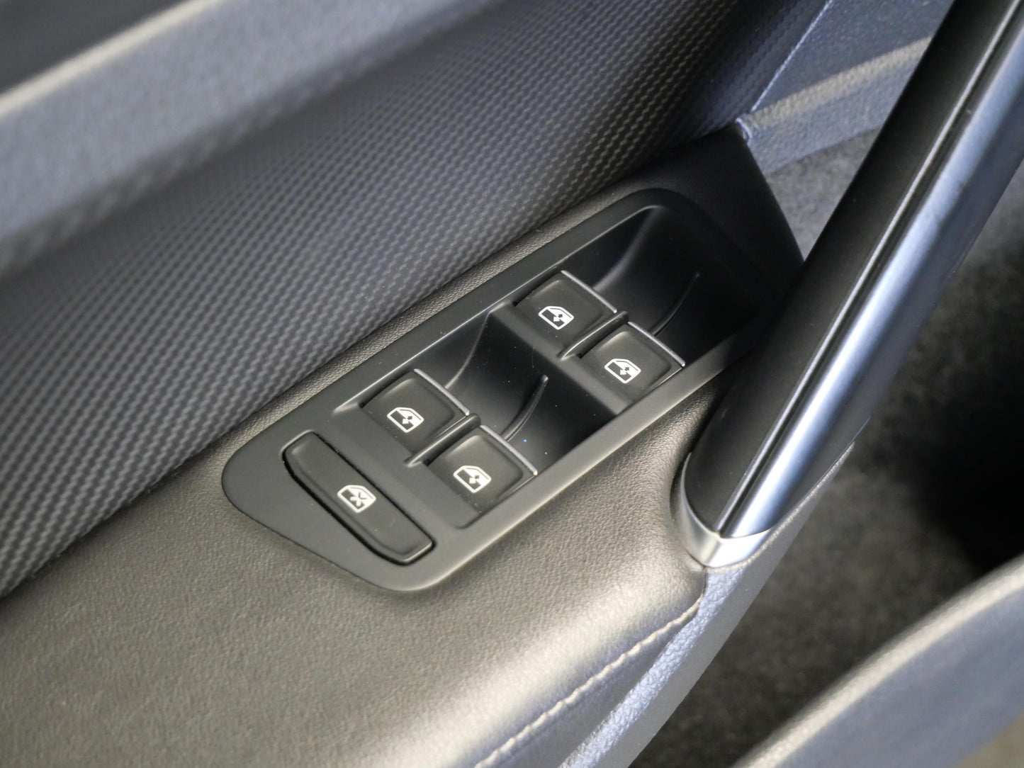 Volkswagen Golf 2.0 TSI 221 kW "R" 4Motion