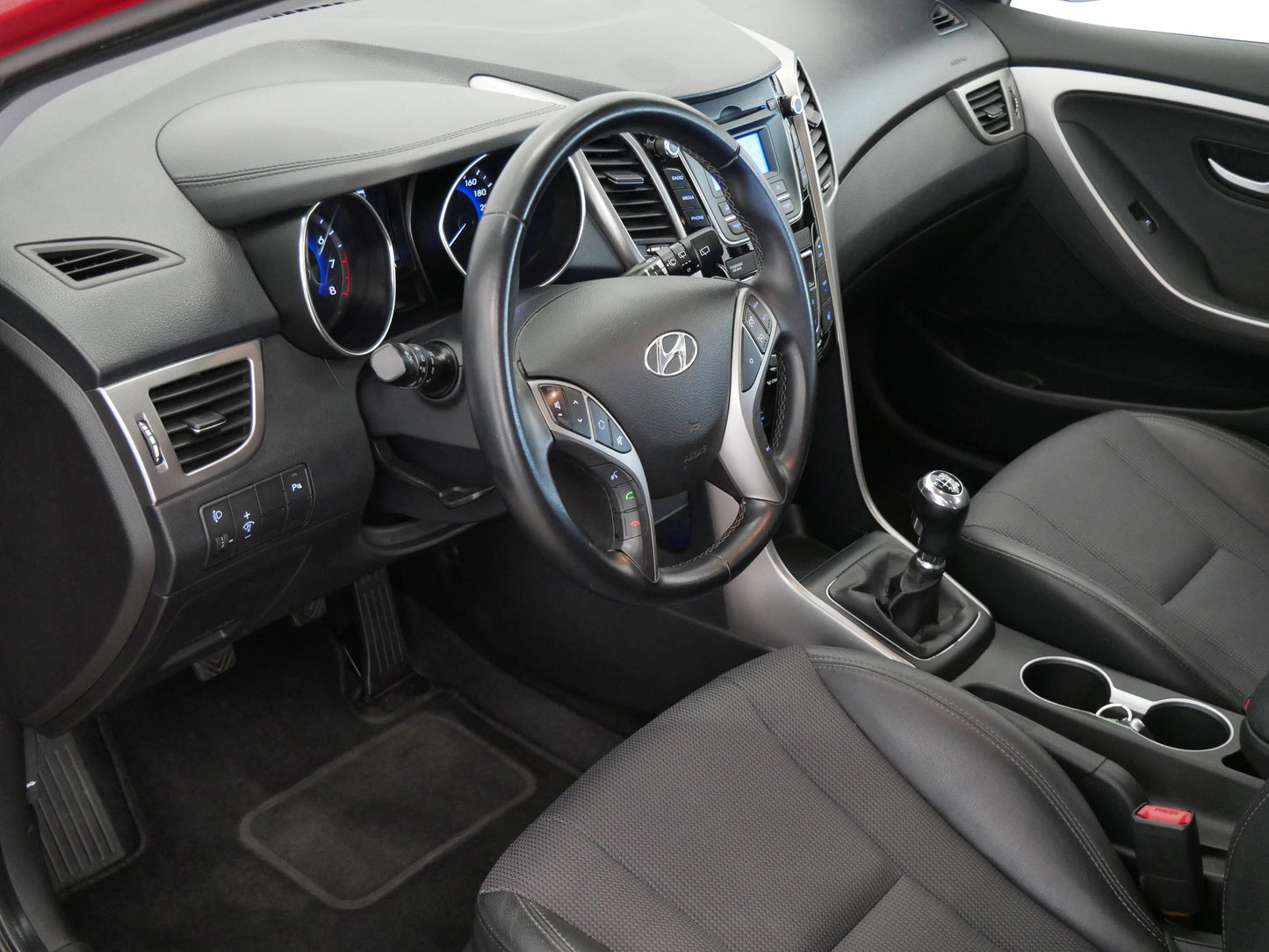 Hyundai i30 1.6 GDi 99kW Trikolor