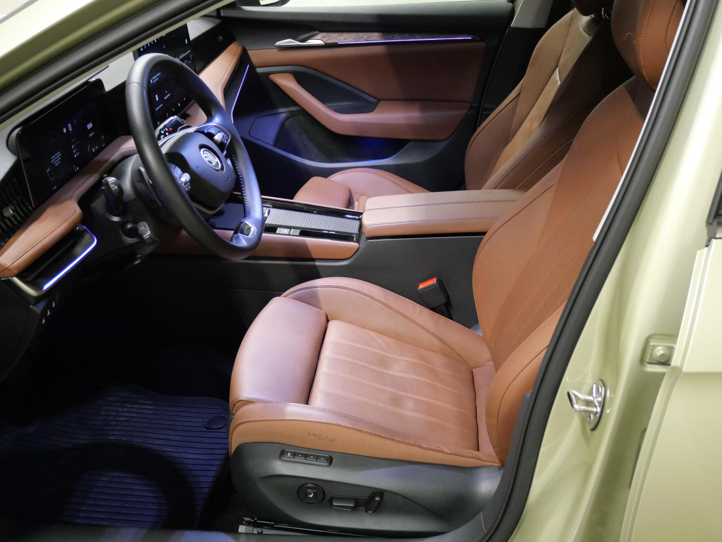 Škoda Superb 2.0 TDI 110 kW DSG L&K