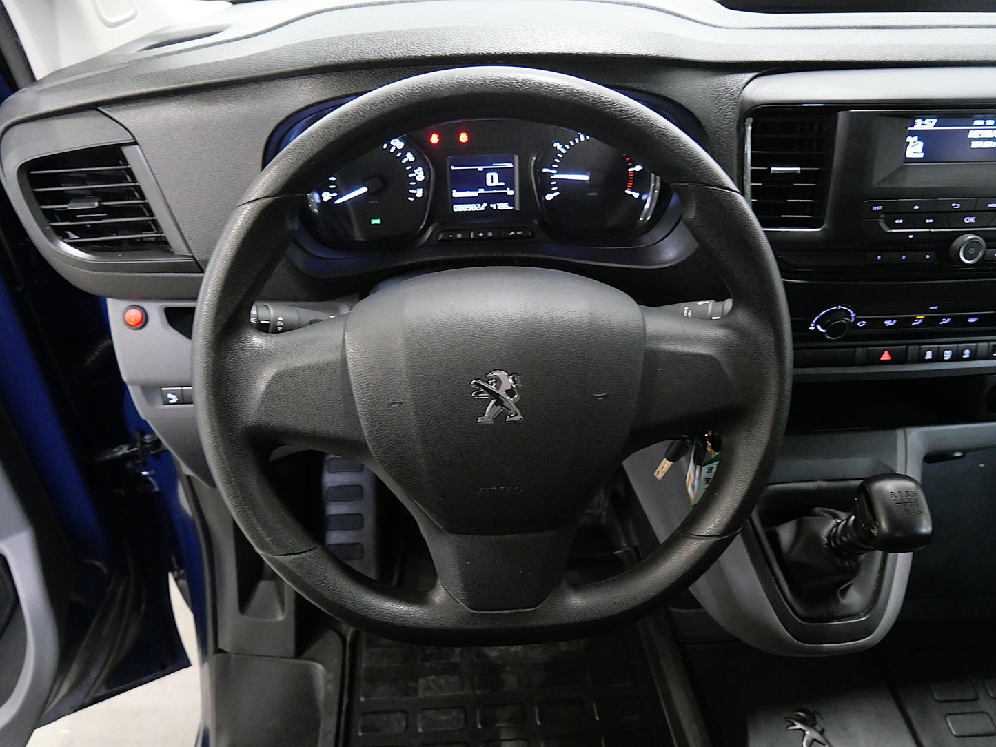 Peugeot Traveller 2.0 BlueHDI 106 kW L3 9míst