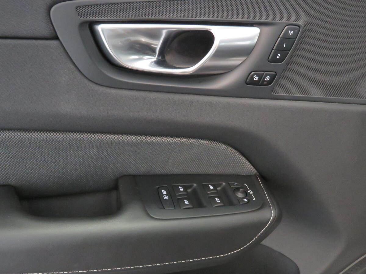 Volvo XC60 B5 184 kW AWD Plus Dark