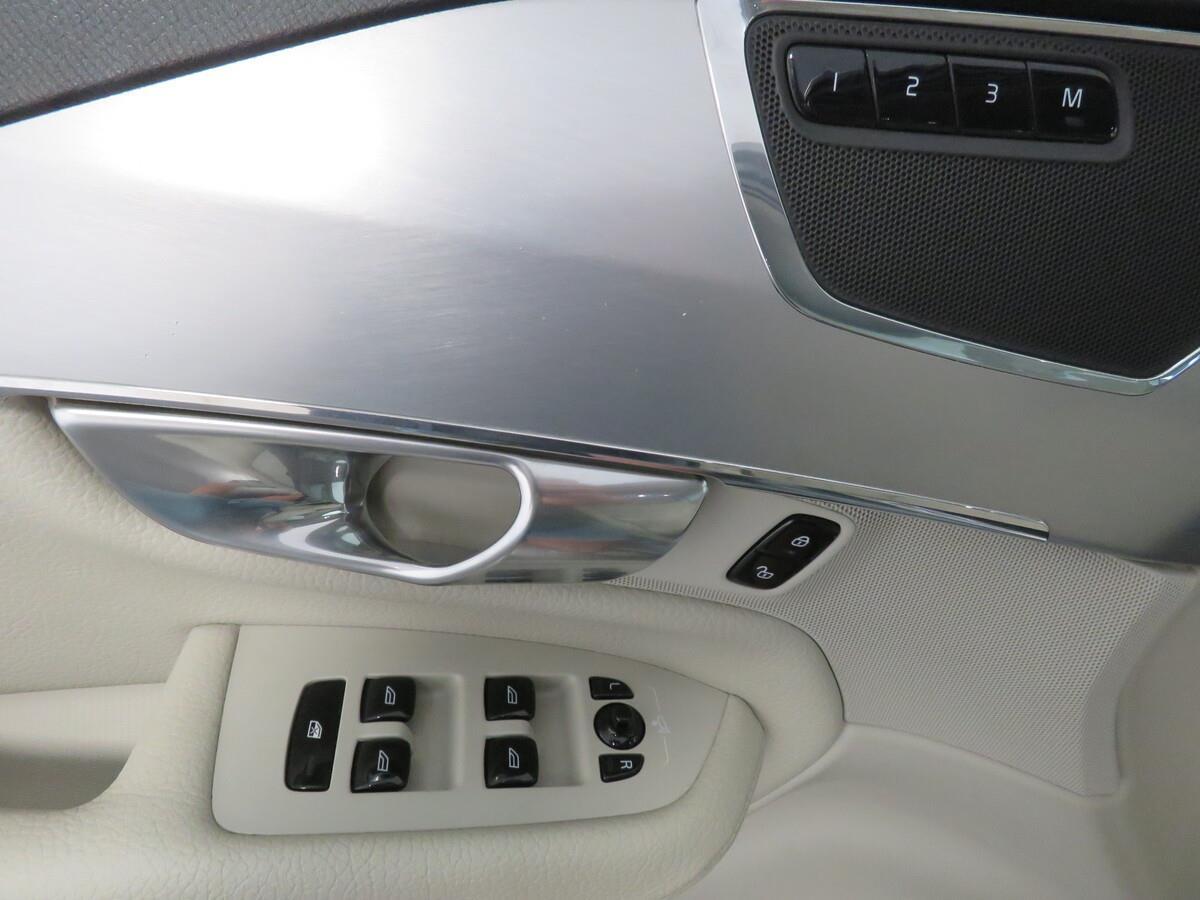 Volvo XC90 D5 AWD MOMENTUM