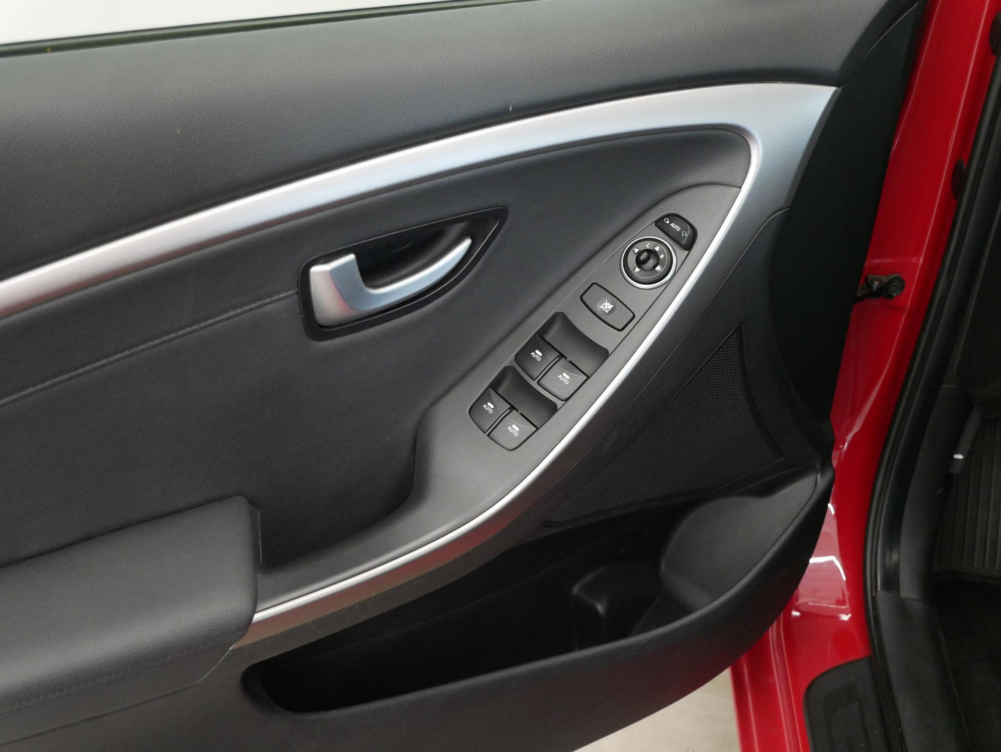 Hyundai i30 1.6 GDi 99kW Trikolor