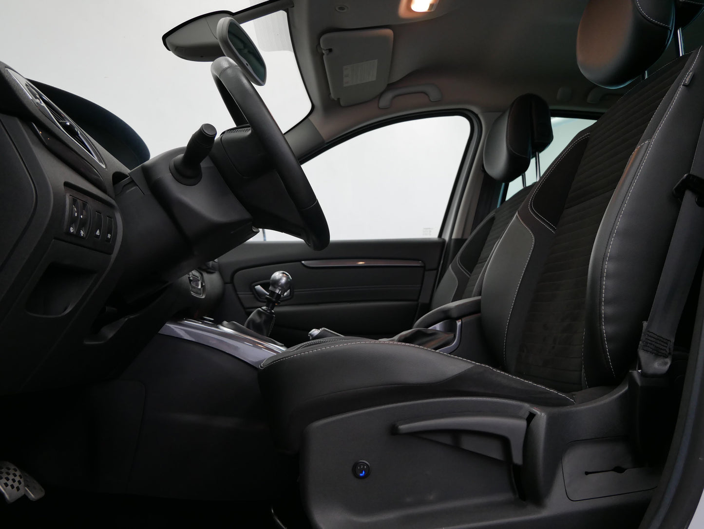 Renault Scénic 1.6 dCi 96 kW X-MOD Privilege