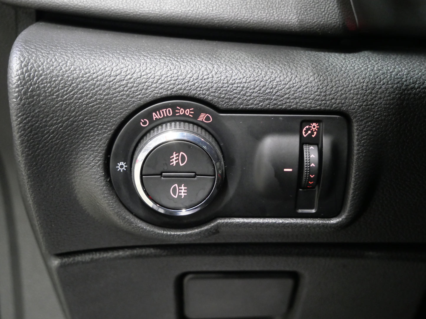 Opel Astra 1.4 T 103 kW Design Edition