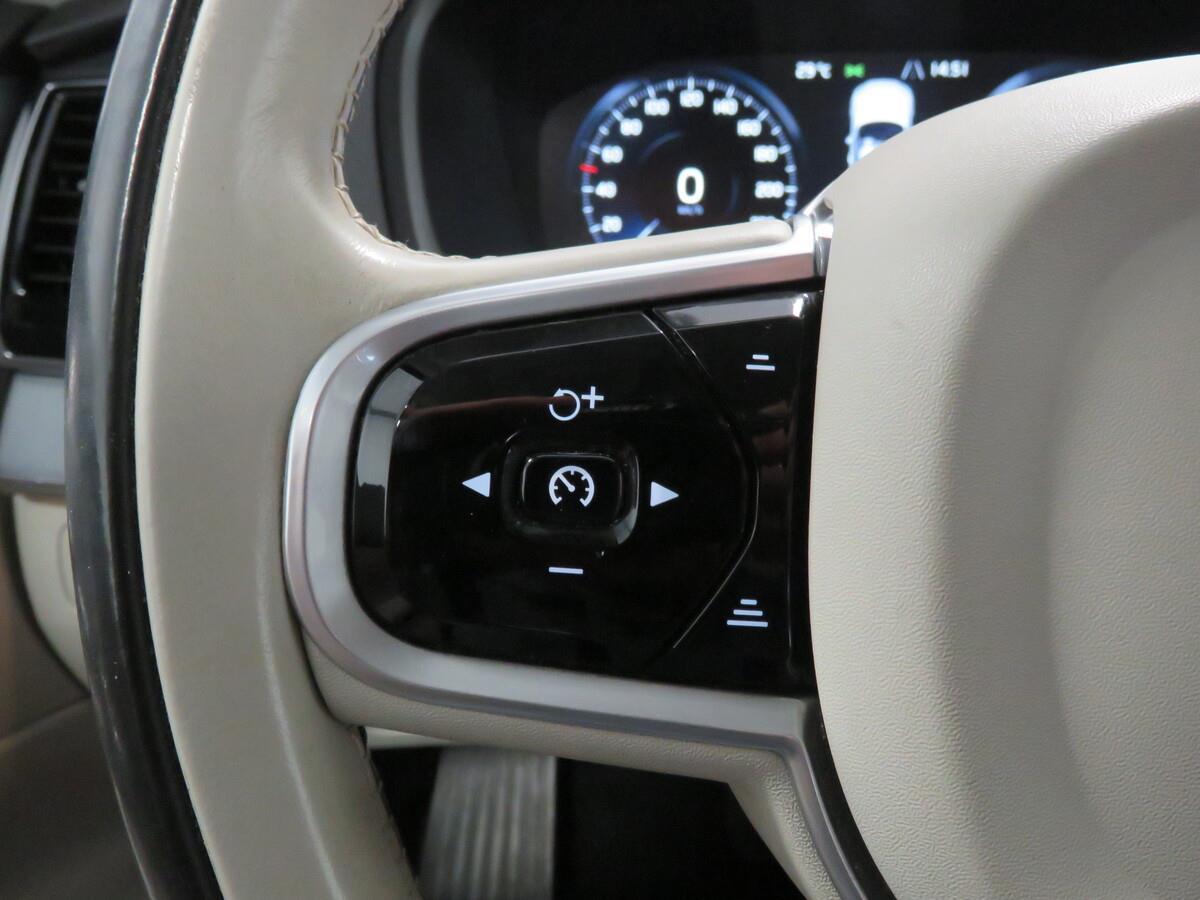 Volvo XC90 D5 AWD MOMENTUM