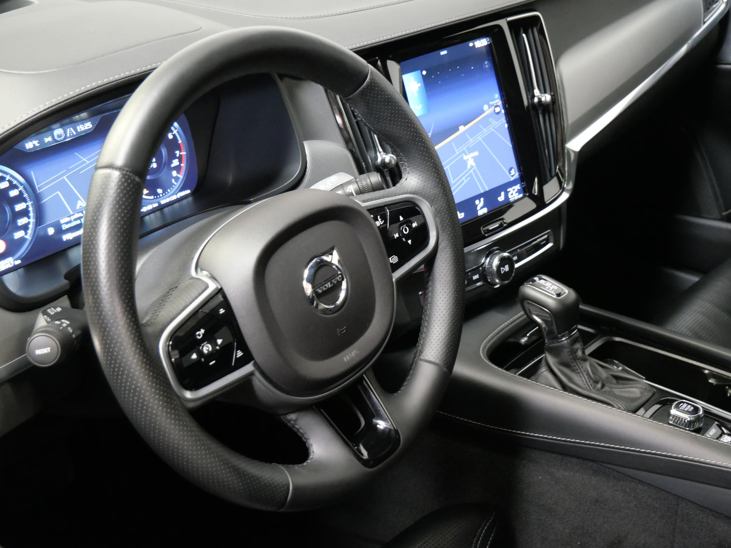 Volvo V90 2.0 T6 228kW AWD Drive-E Cross