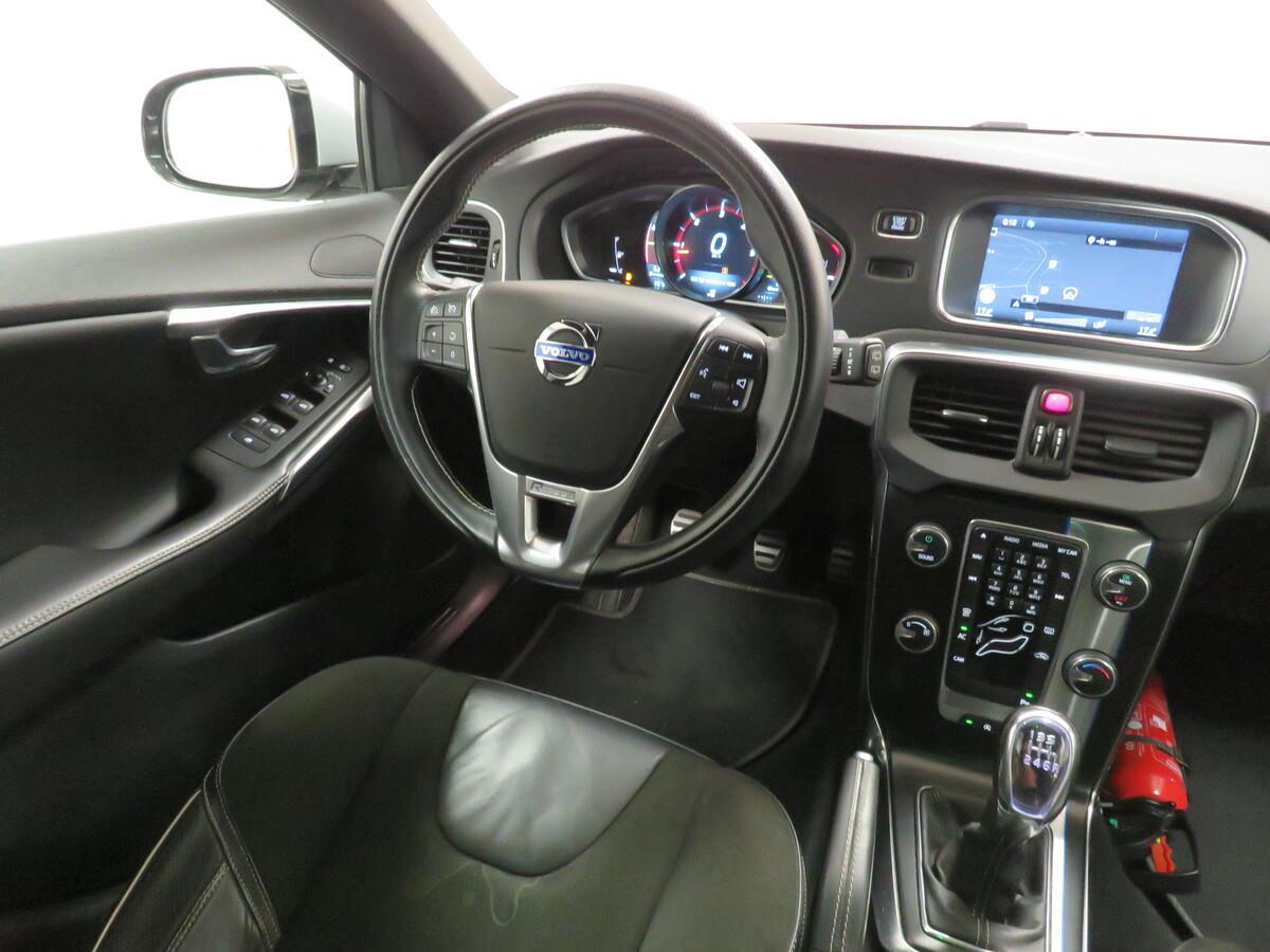 Volvo V40 2.0 D3 150kW R-Design Momentum