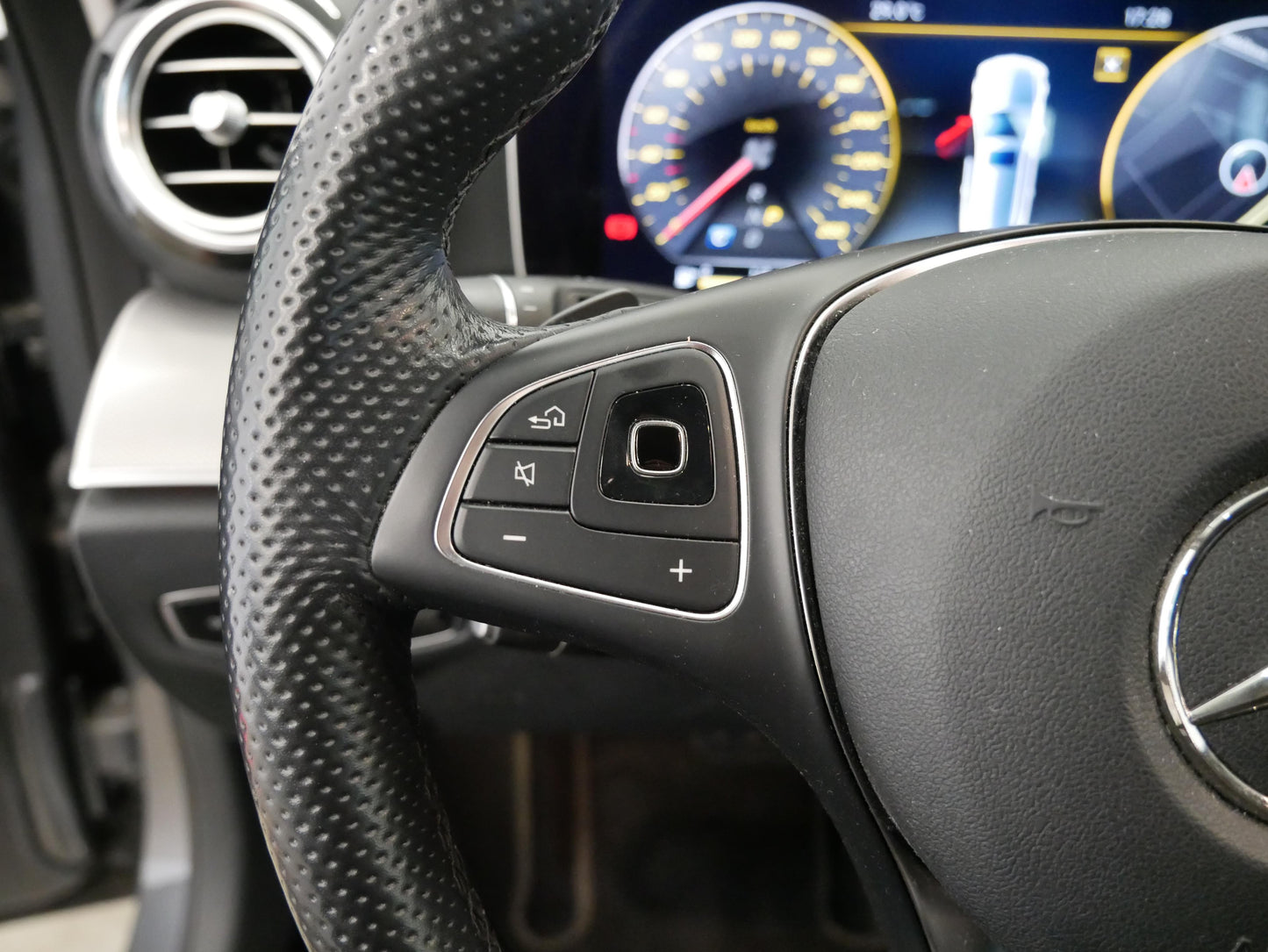 Mercedes-Benz E-Class 220d 143 kW 4Matic Avantgarde