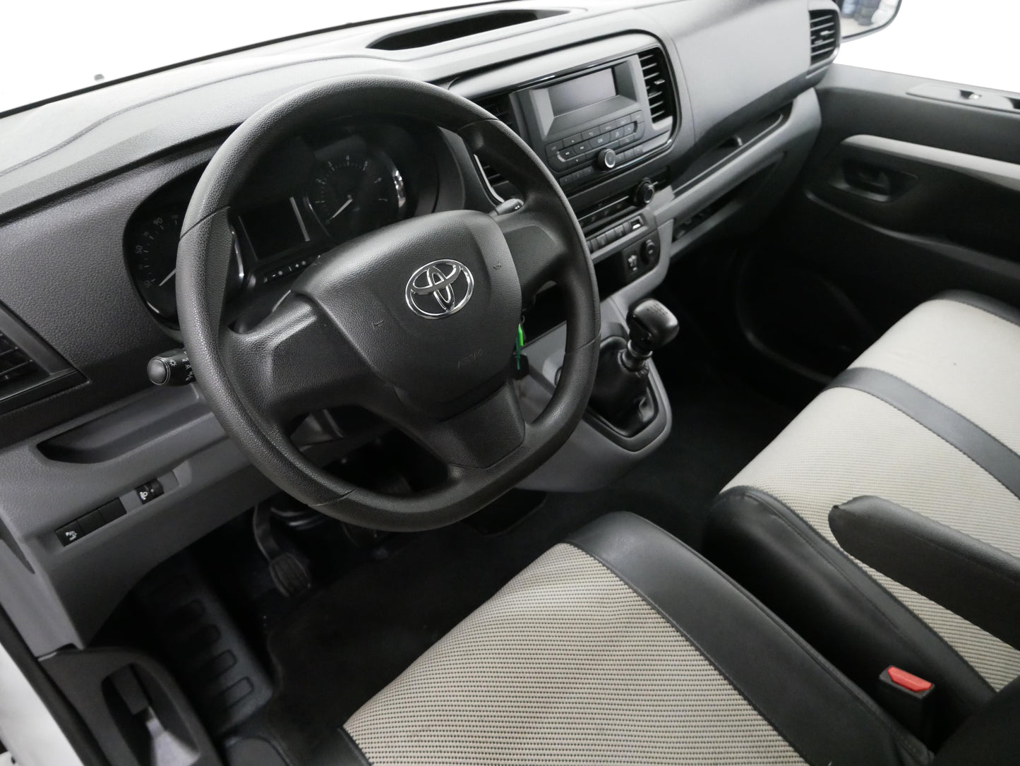 Toyota Proace 2.0 D-4D L3H1 6 míst