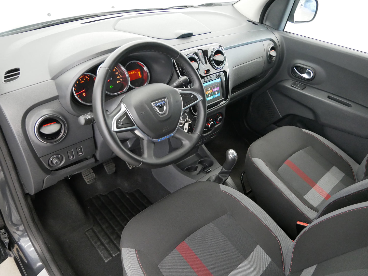 Dacia Lodgy 1.6 SCe 75 kW Stepway Techroad