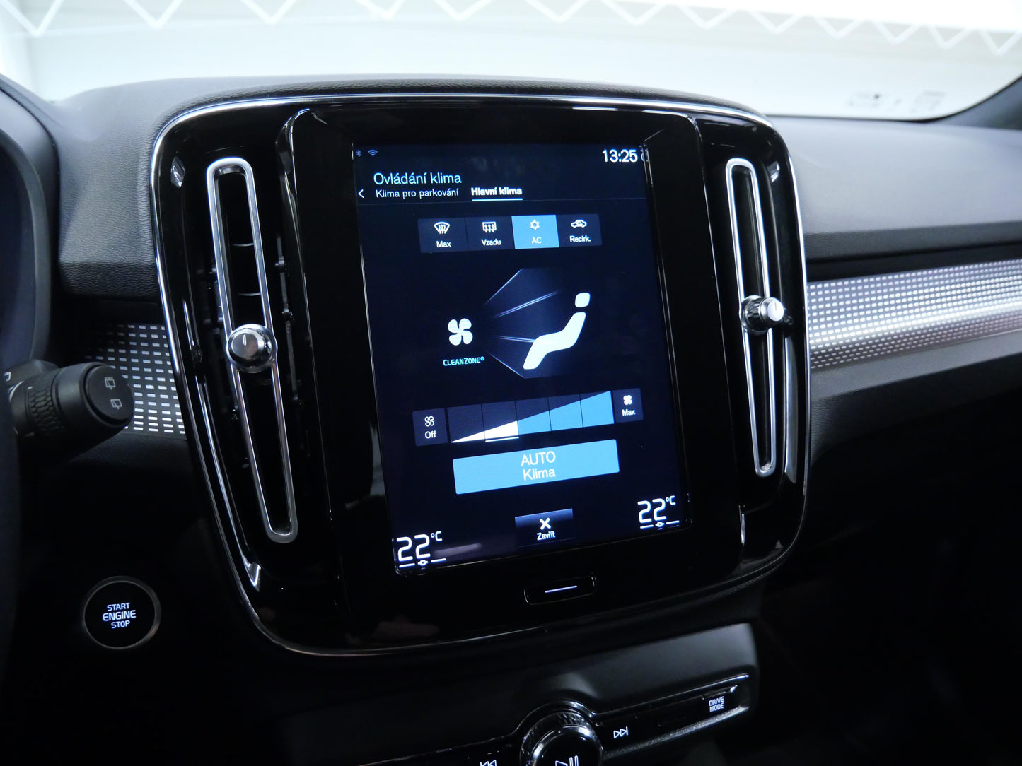 Volvo XC40 B4 145 kW AWD R-Design