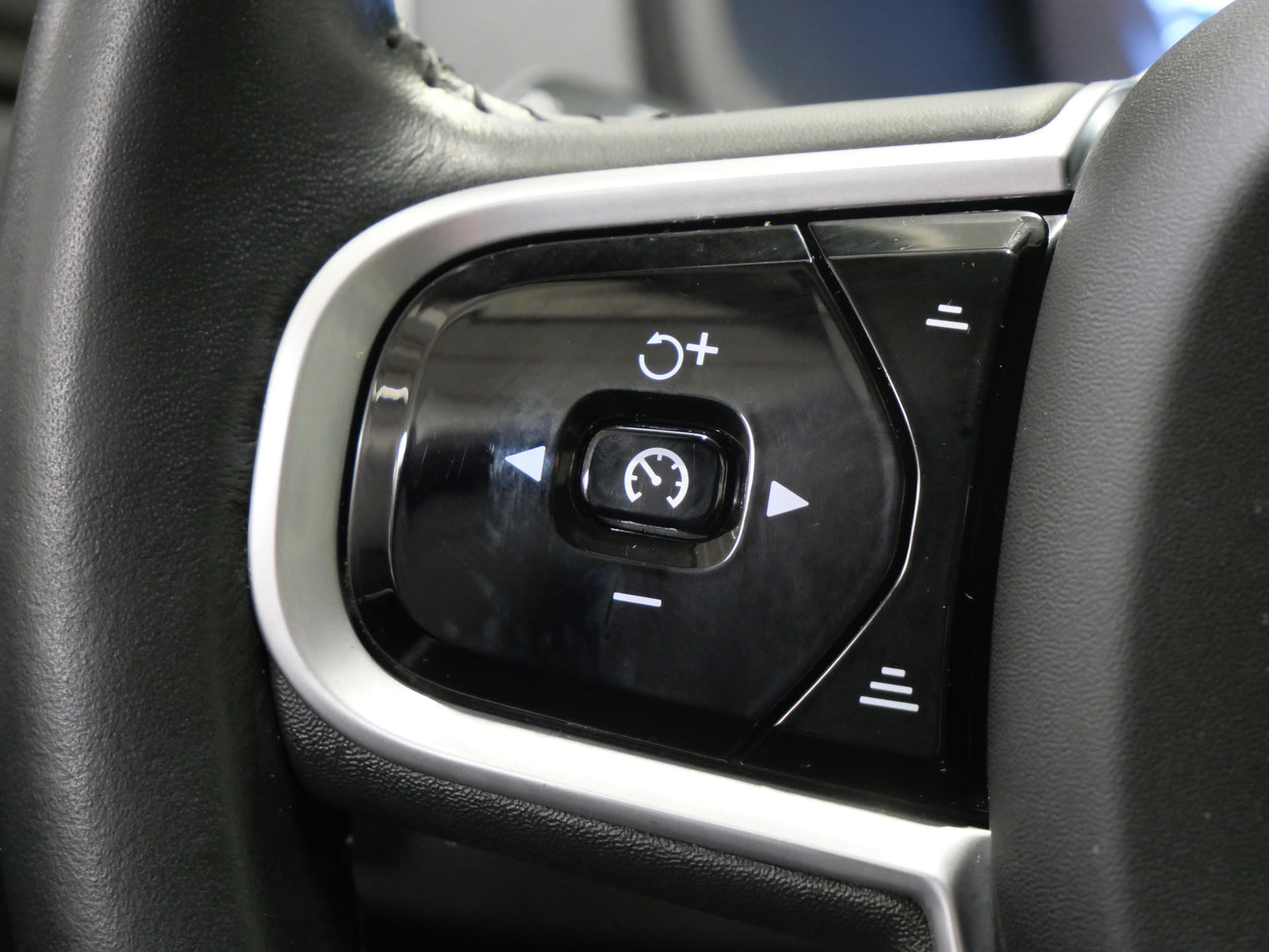 Volvo XC90 2.0 B5 173 kW Momentum Pro