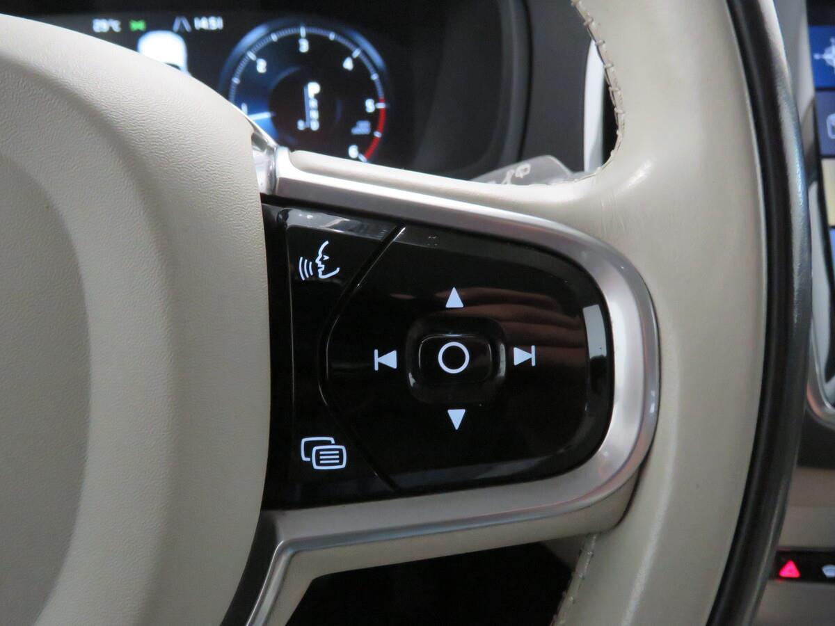 Volvo XC90 D5 AWD MOMENTUM