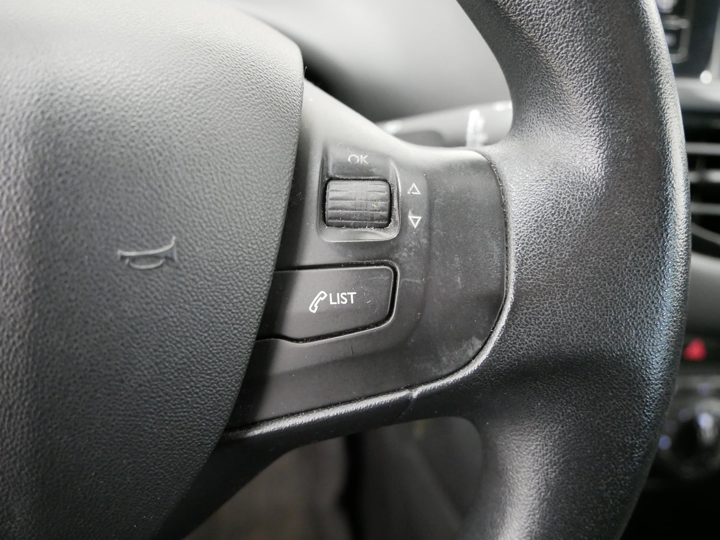 Peugeot 208 1.2 VTi 60 kW Active