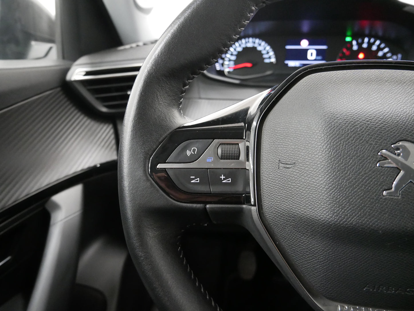 Peugeot 2008 1.2 PureTech 74 kW Allure