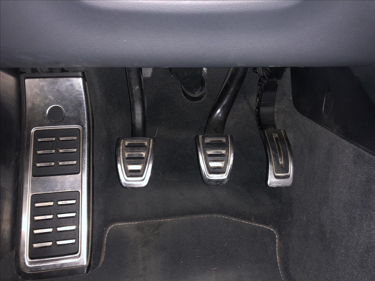 Audi A4 Avant 2,0 TDI AVANT S-LINE VIRTUAL COCPIT