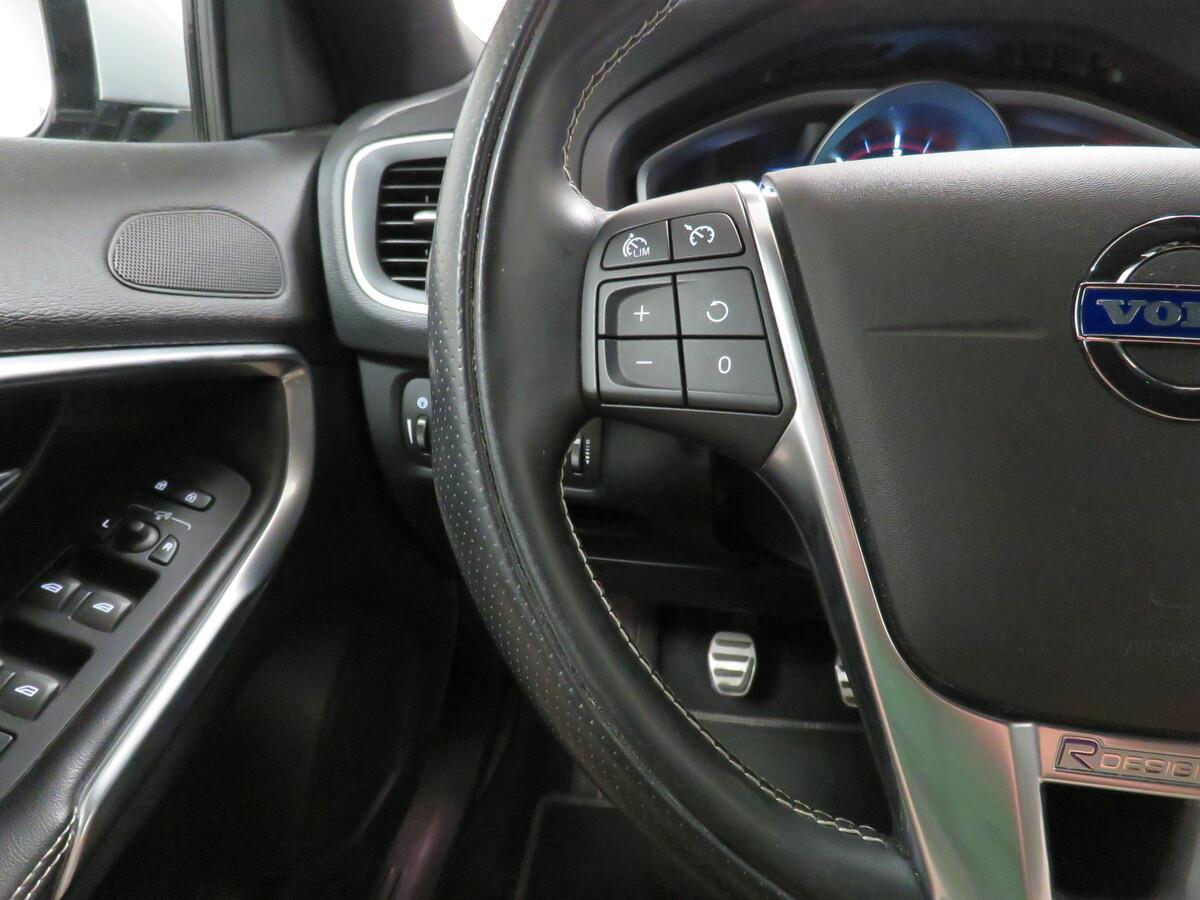 Volvo V40 2.0 D3 150kW R-Design Momentum
