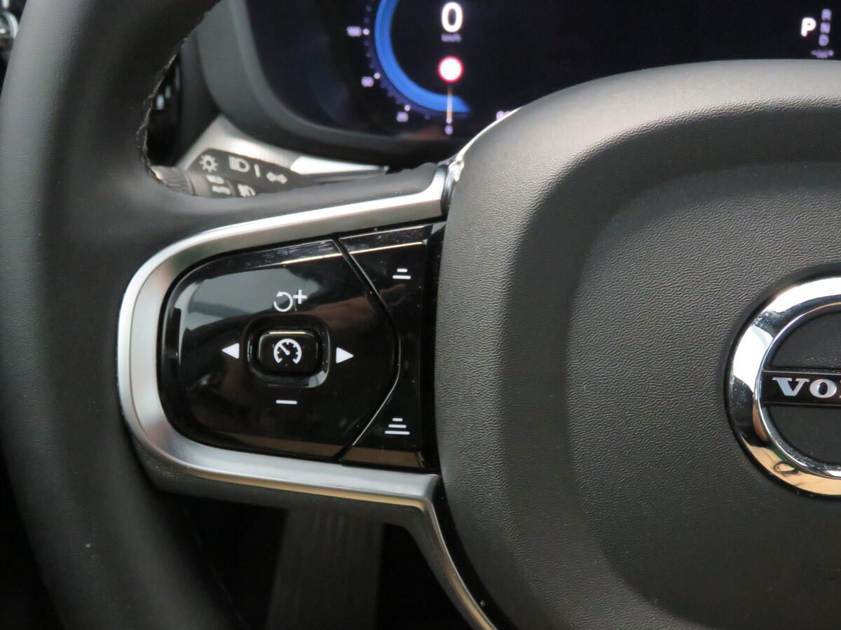 Volvo XC60 B5 184 kW AWD Plus Dark