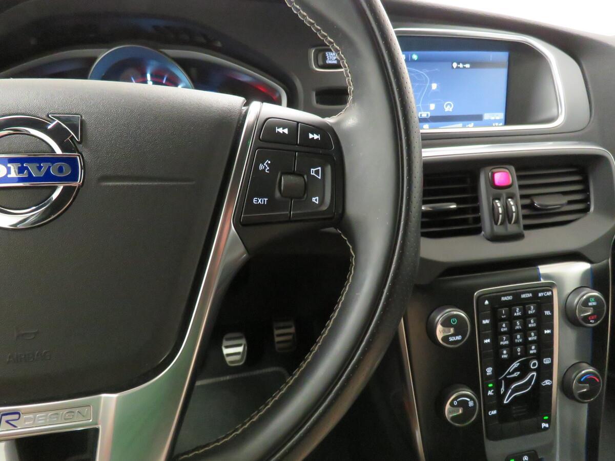 Volvo V40 2.0 D3 150kW R-Design Momentum