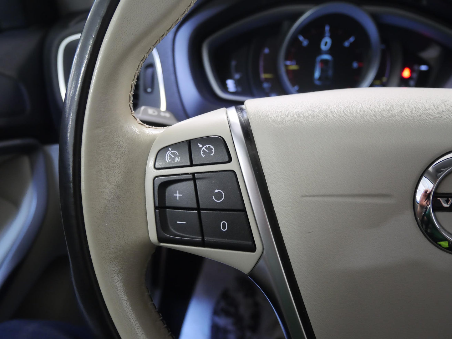 Volvo V40 D3 110 kW Momentum