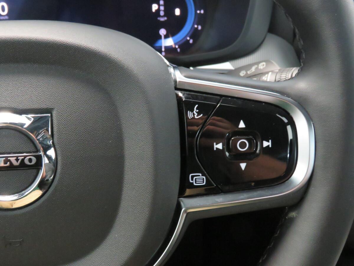 Volvo XC60 B5 184 kW AWD Plus Dark