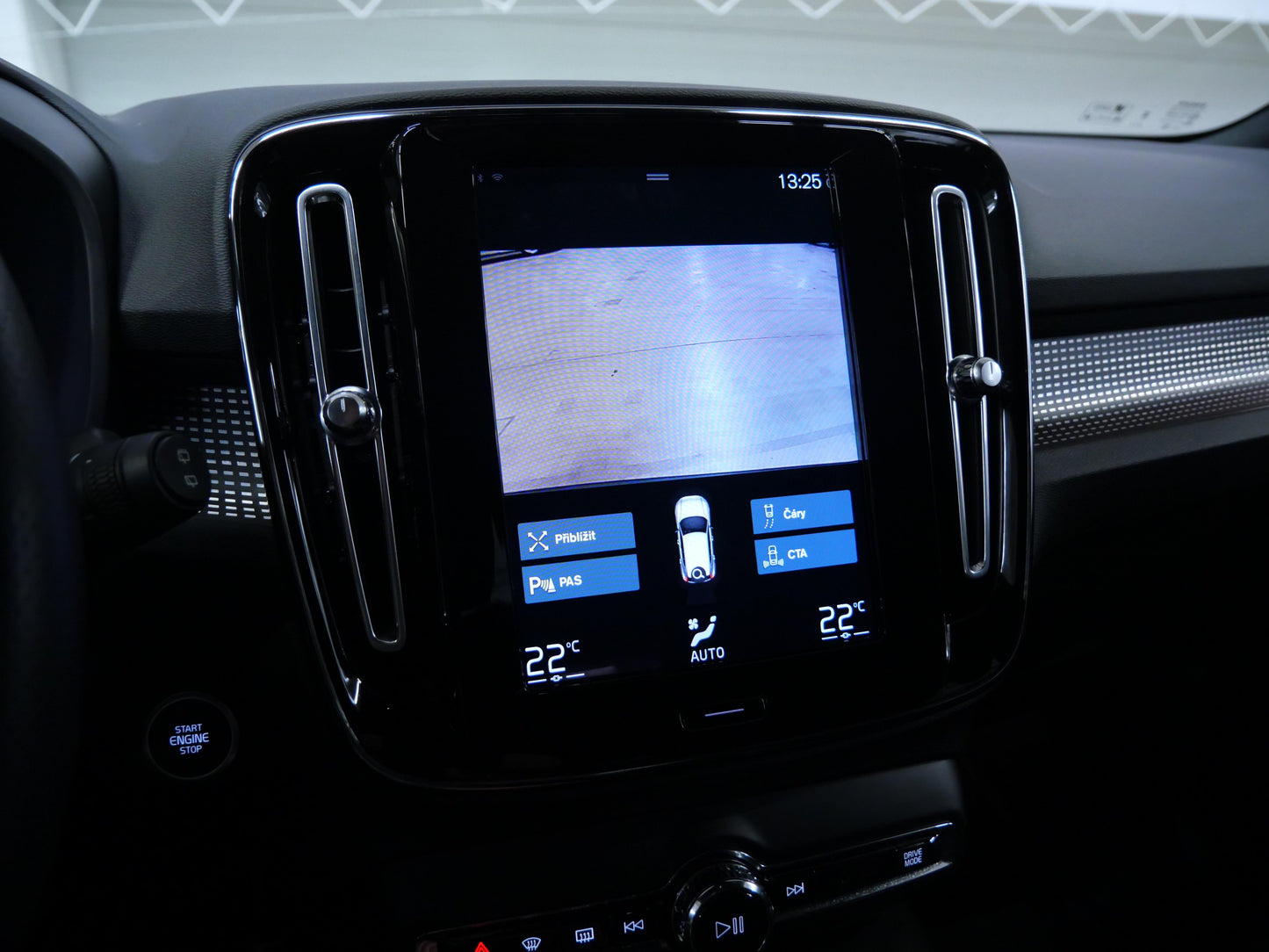 Volvo XC40 B4 145 kW AWD R-Design