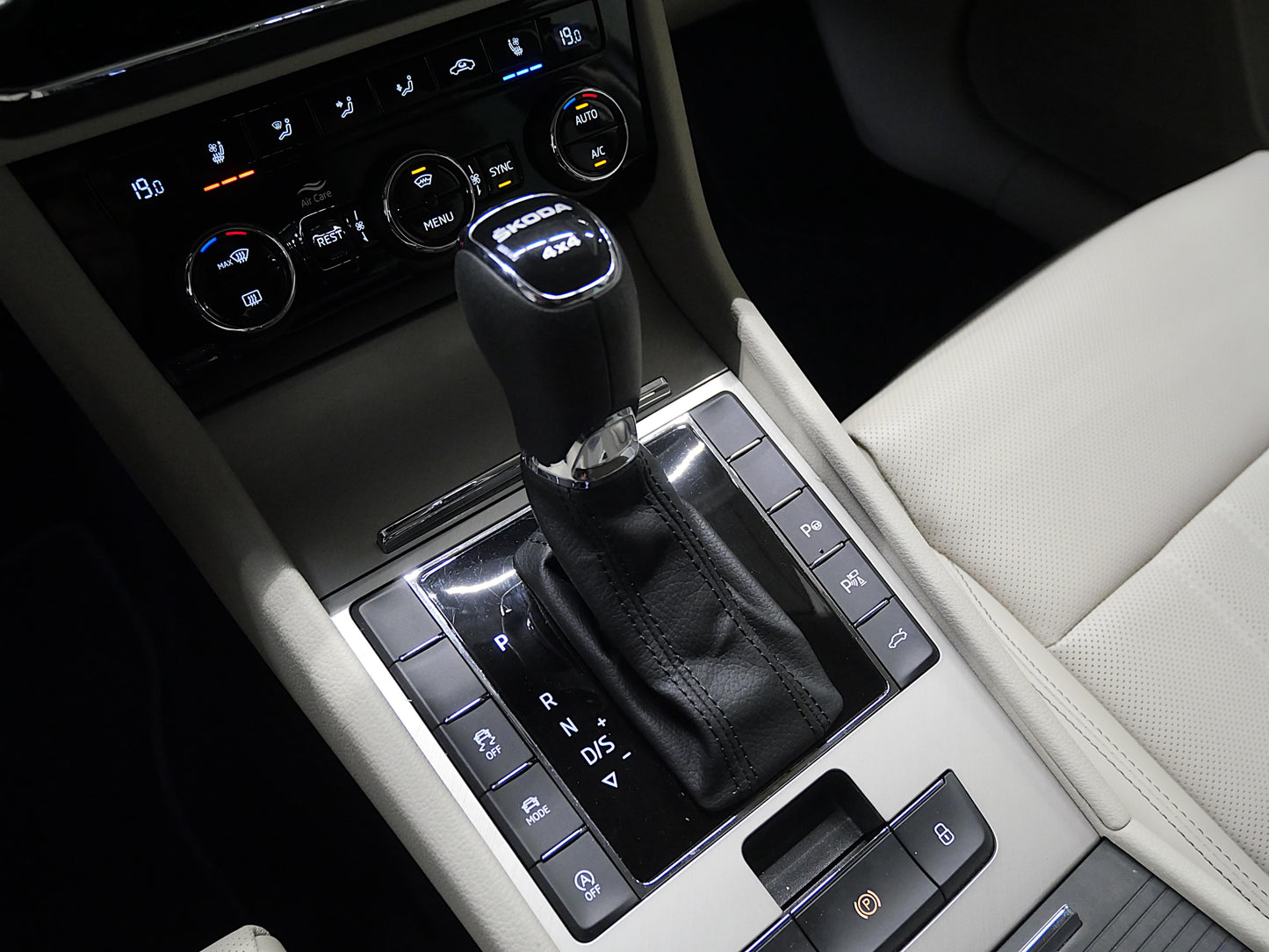 Škoda Superb 2.0 TDI 147 kW L&K 4x4