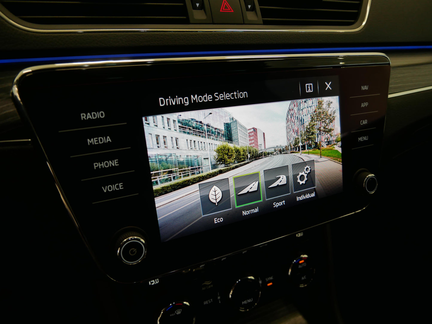 Škoda Superb 2.0 TDI 110 kW Style DSG