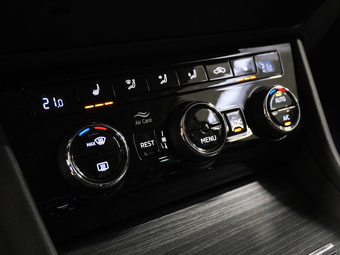 Škoda Superb 2.0 TDI 110 kW Style Plus