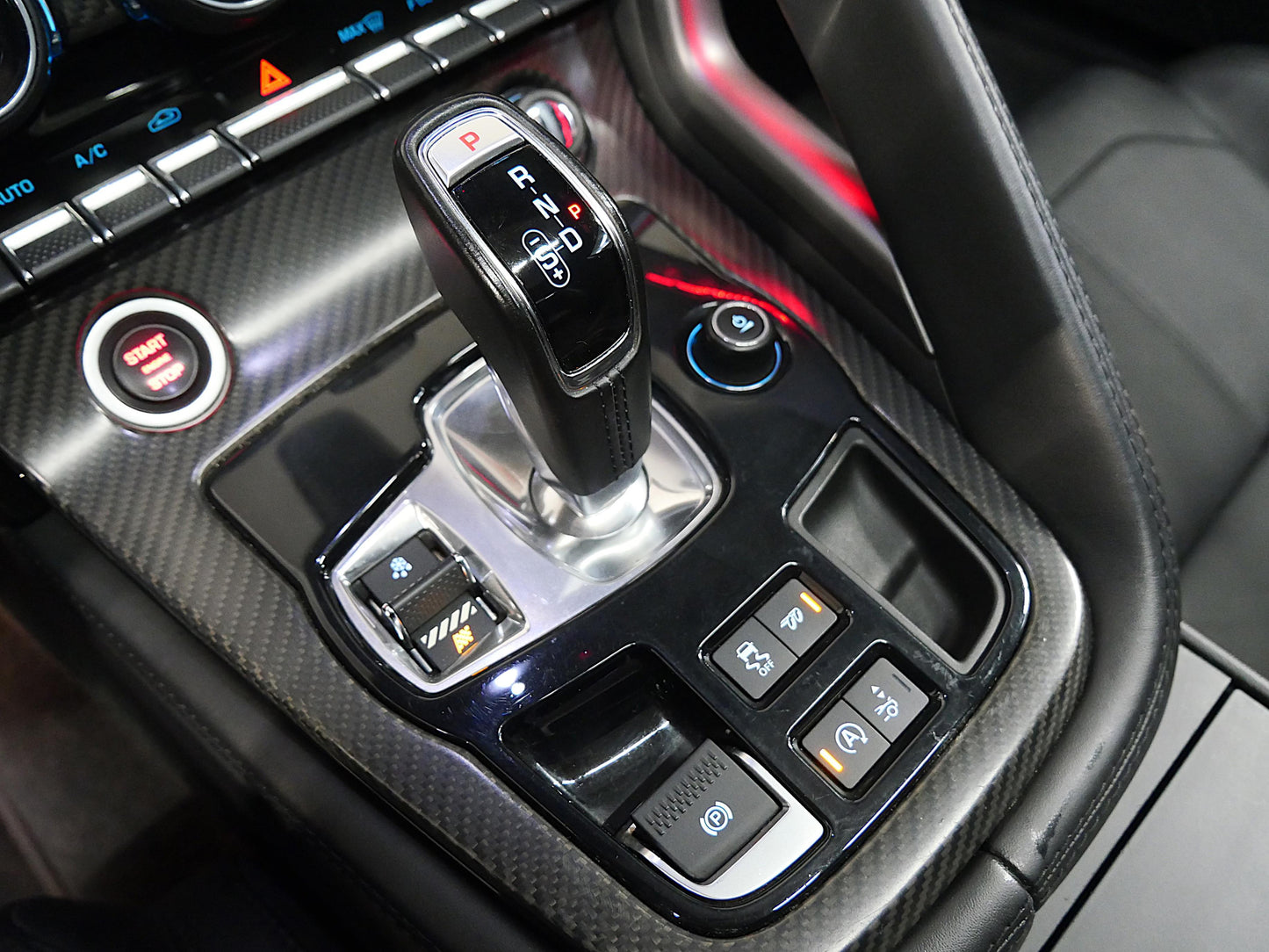 Jaguar F-Type 2.0 I4 300 221 kW R - Dynamic