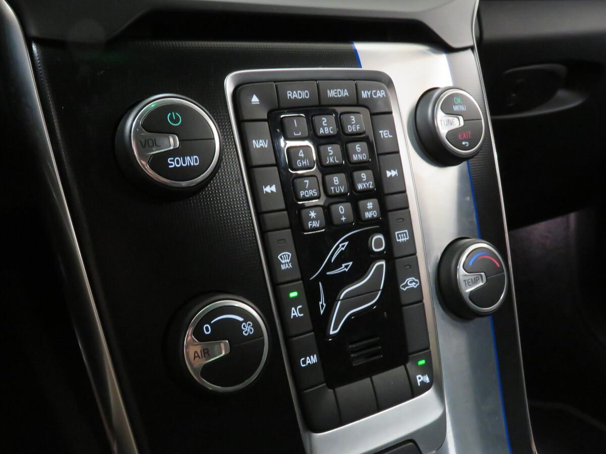Volvo V40 2.0 D3 150kW R-Design Momentum