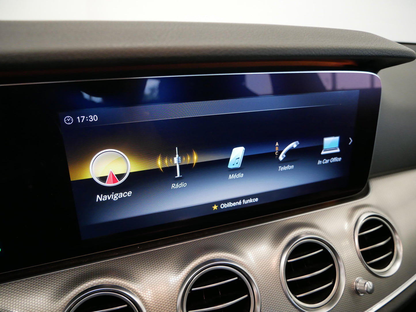 Mercedes-Benz E-Class 220d 143 kW 4Matic Avantgarde
