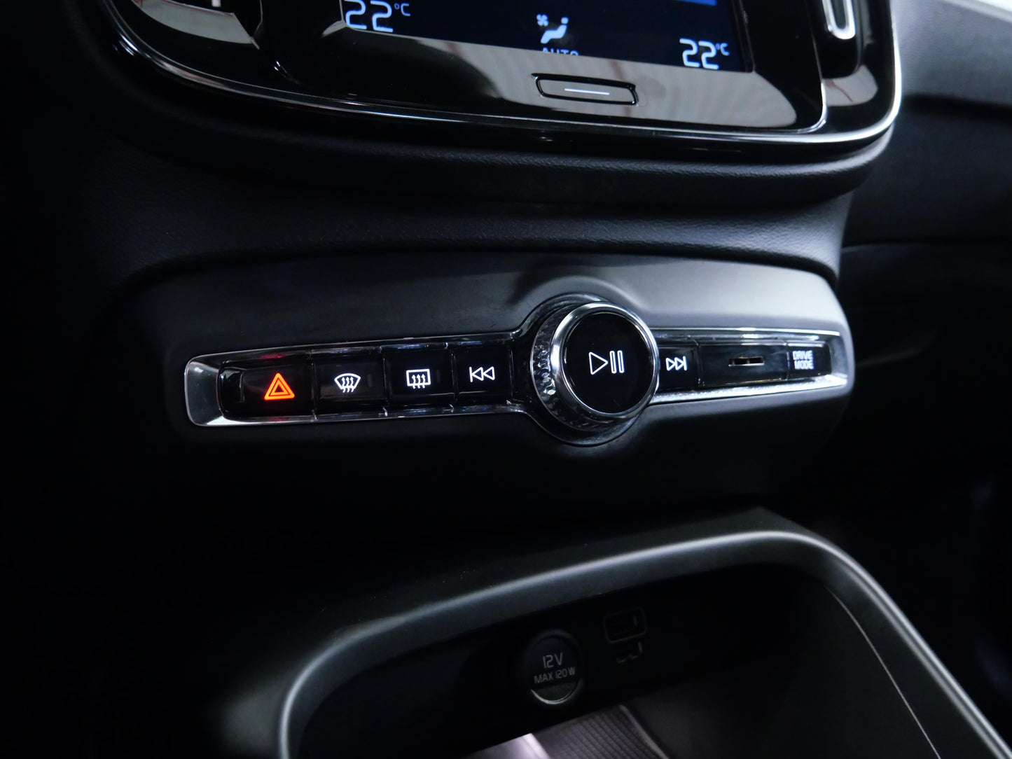 Volvo XC40 B4 145 kW AWD R-Design
