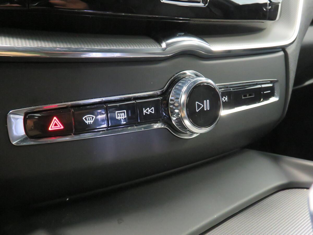 Volvo XC60 B5 184 kW AWD Plus Dark