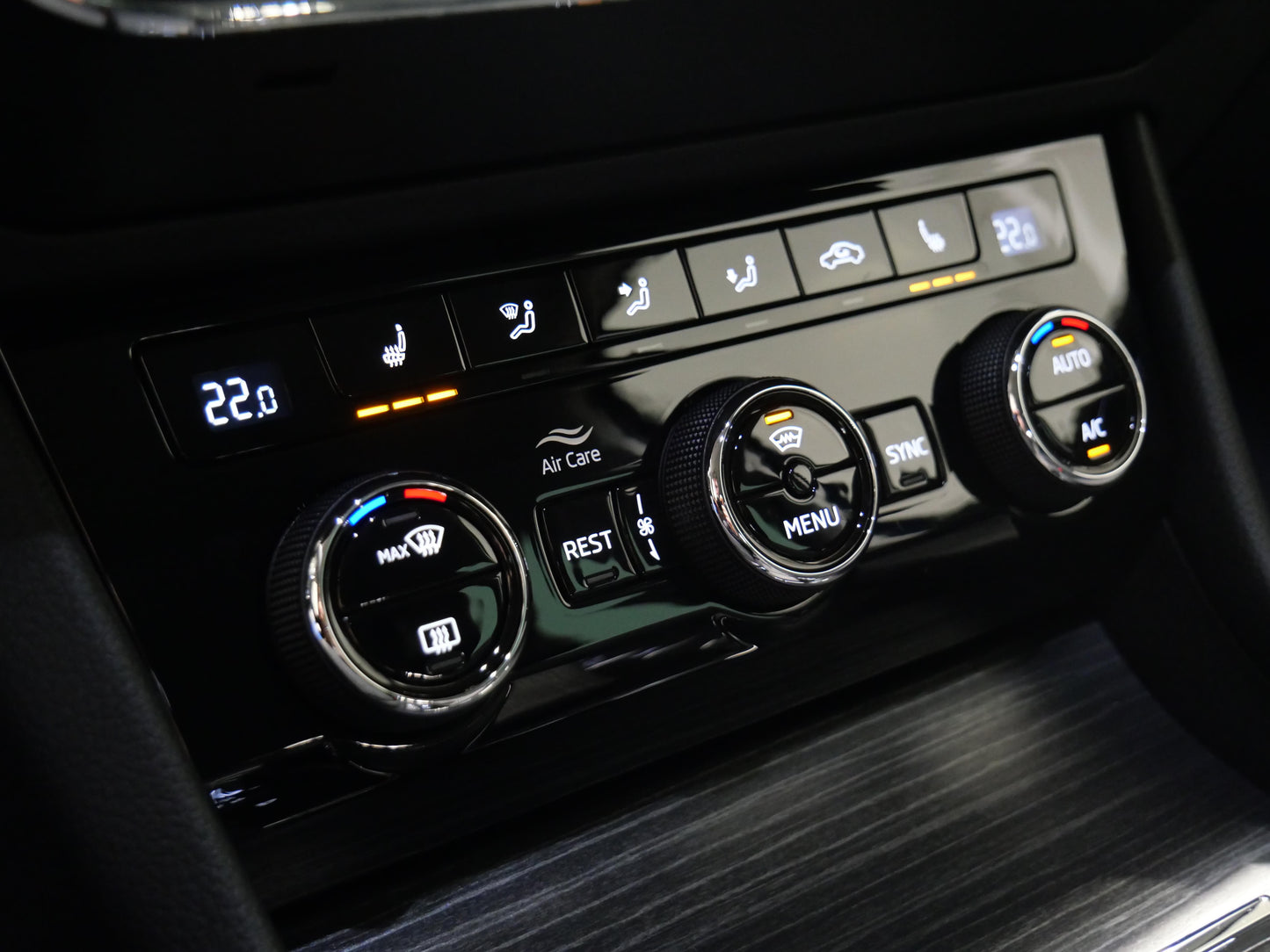 Škoda Superb 2.0 TDI 110 kW Style TOP