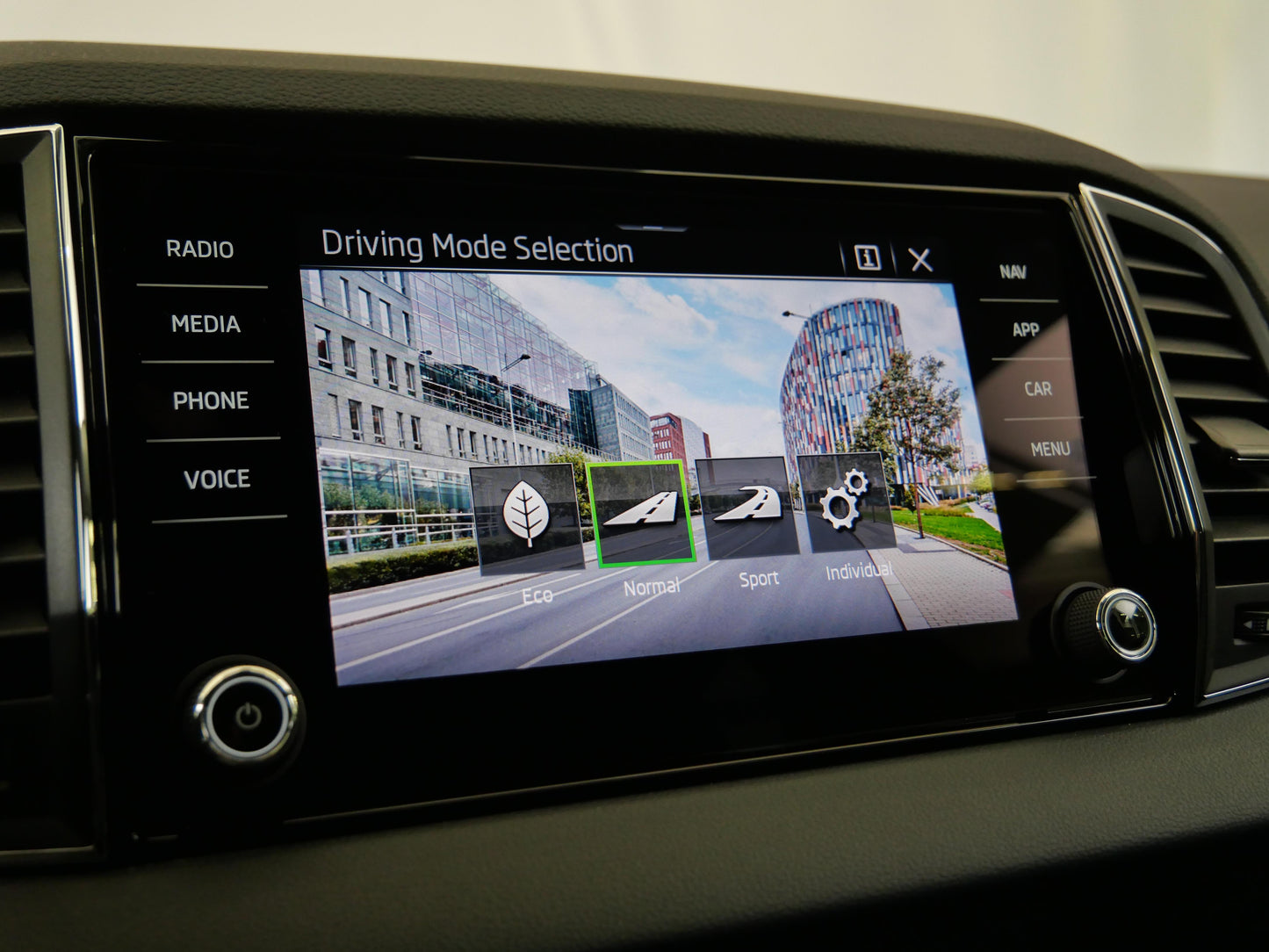 Škoda Karoq 1.5 TSI 110 kW Top Selection