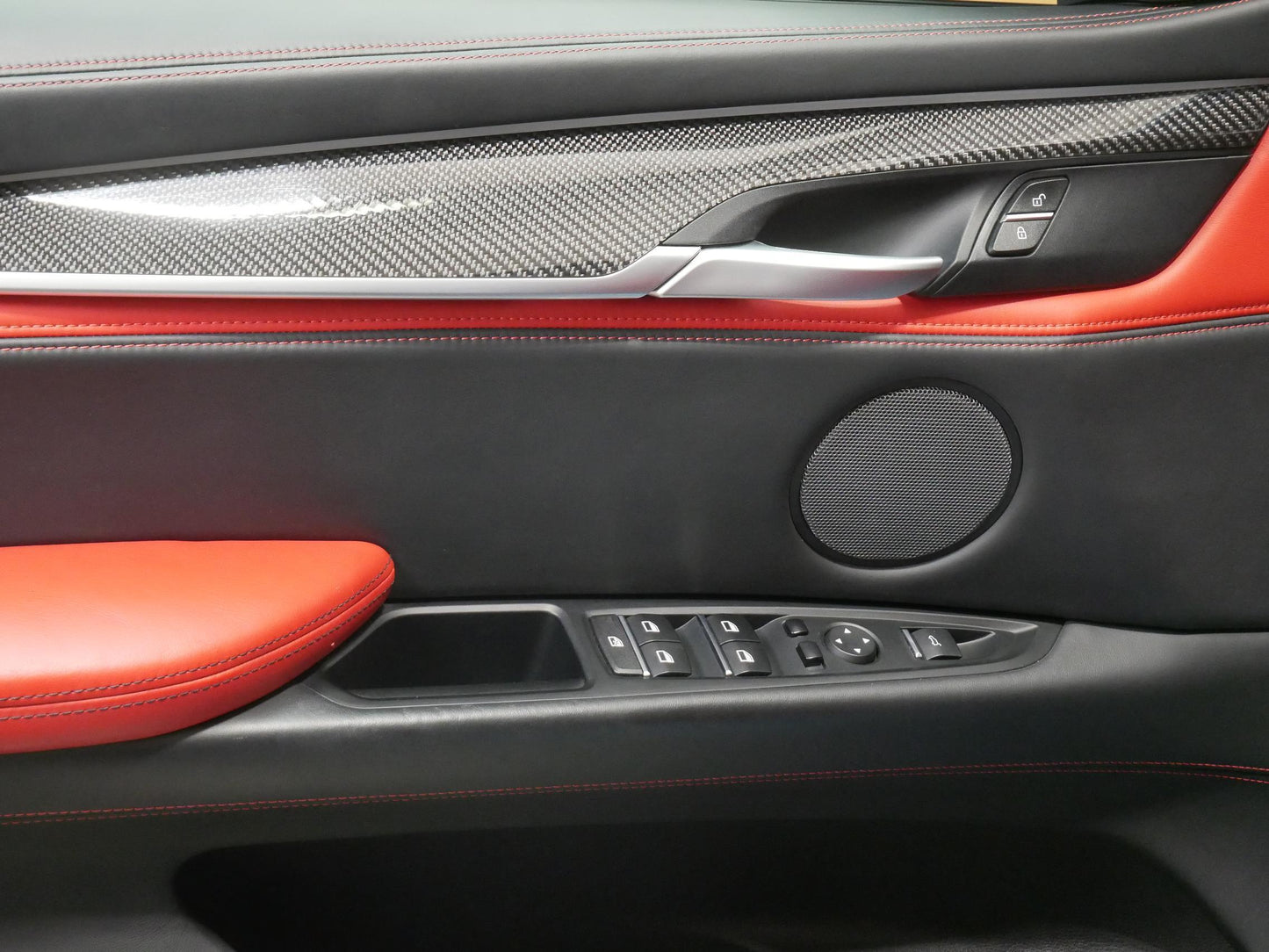 BMW X6 4.4 V8 423 kW M paket