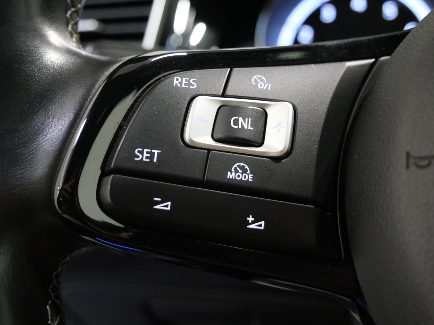 Volkswagen Golf 2.0 TSI 221 kW "R" 4Motion