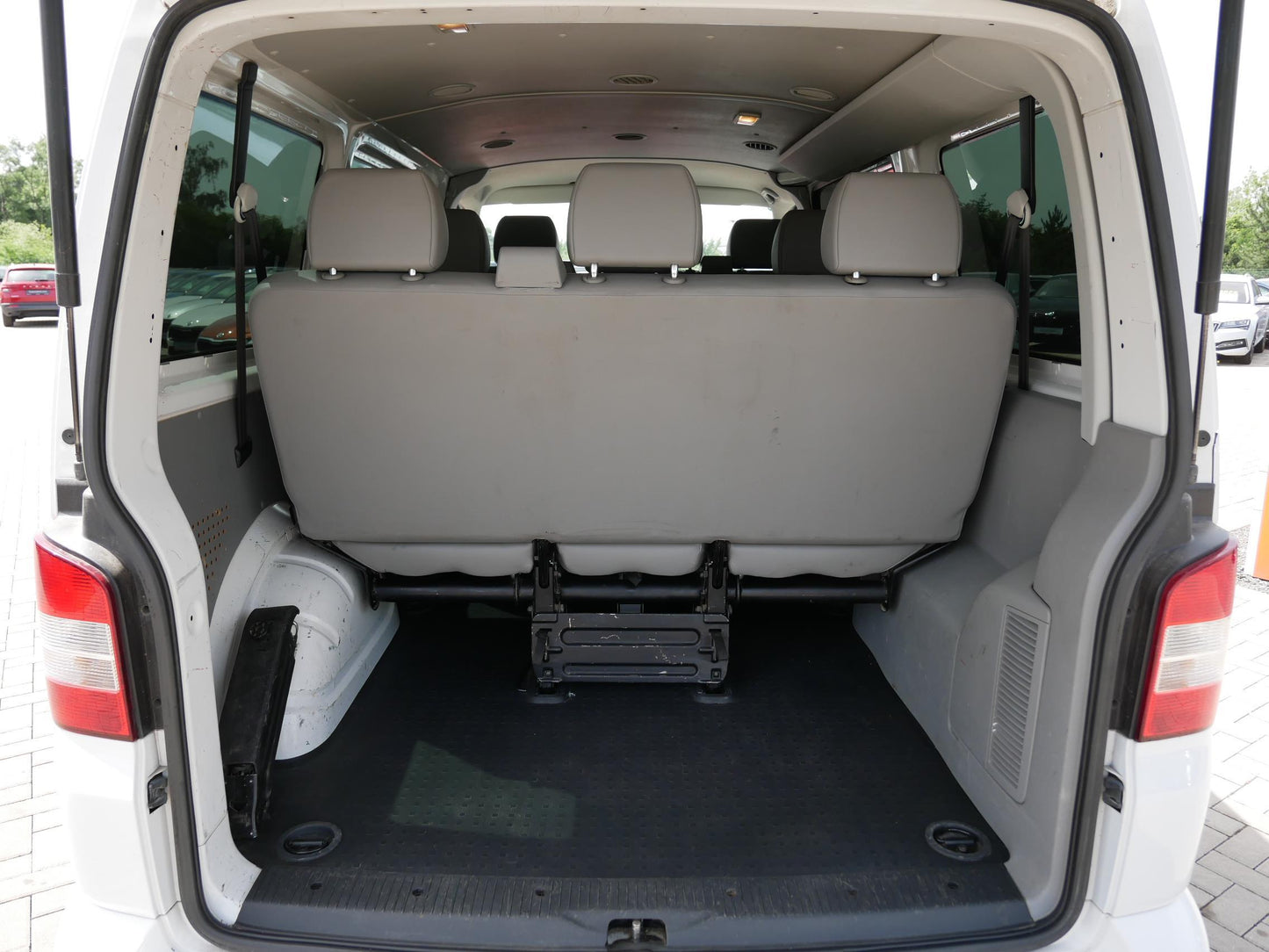 Volkswagen Transporter Kombi 2.0 TDI 84 kW 9 Míst