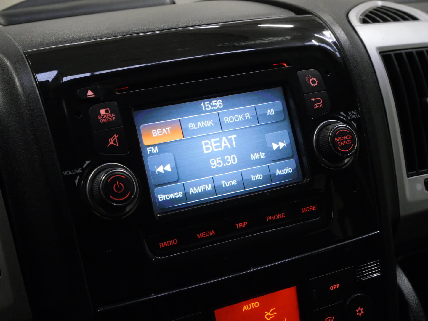 Citroën Jumper 2.2 HDI 103 kW 9 míst L1H1