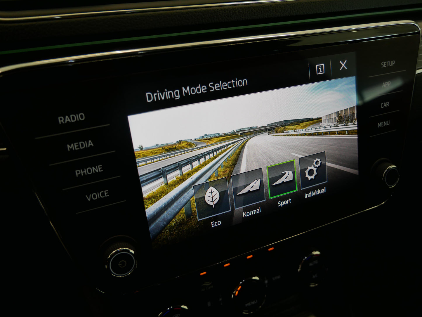 Škoda Superb 2.0 TDI 140 kW Style Business