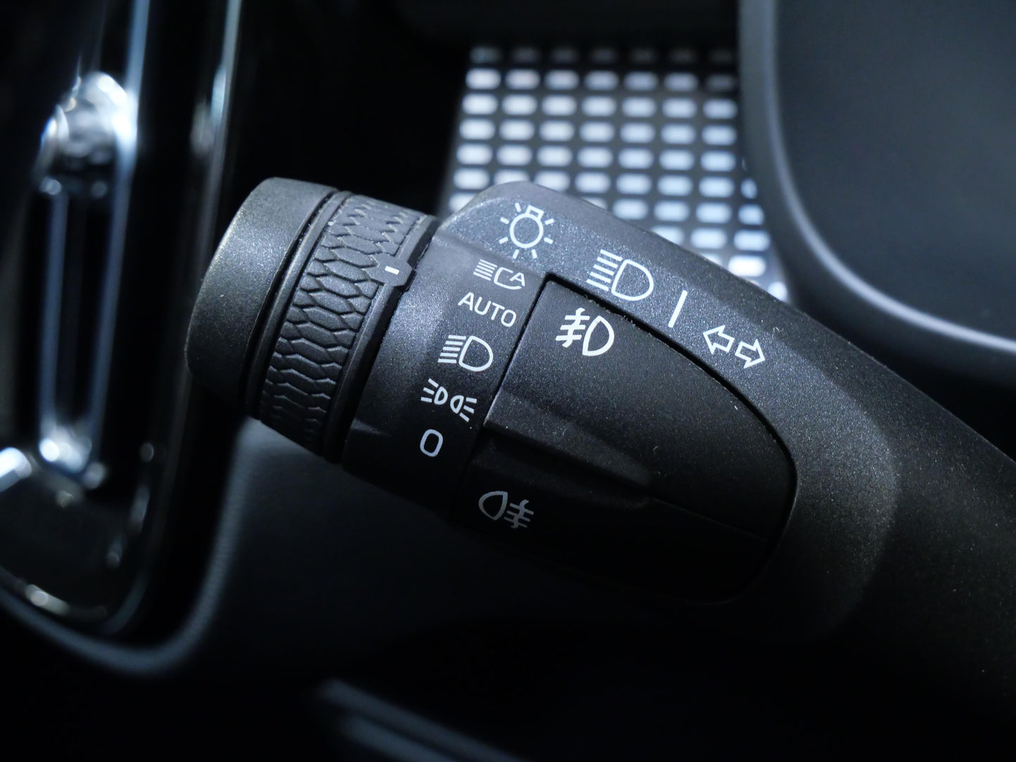 Volvo XC40 B4 145 kW AWD R-Design