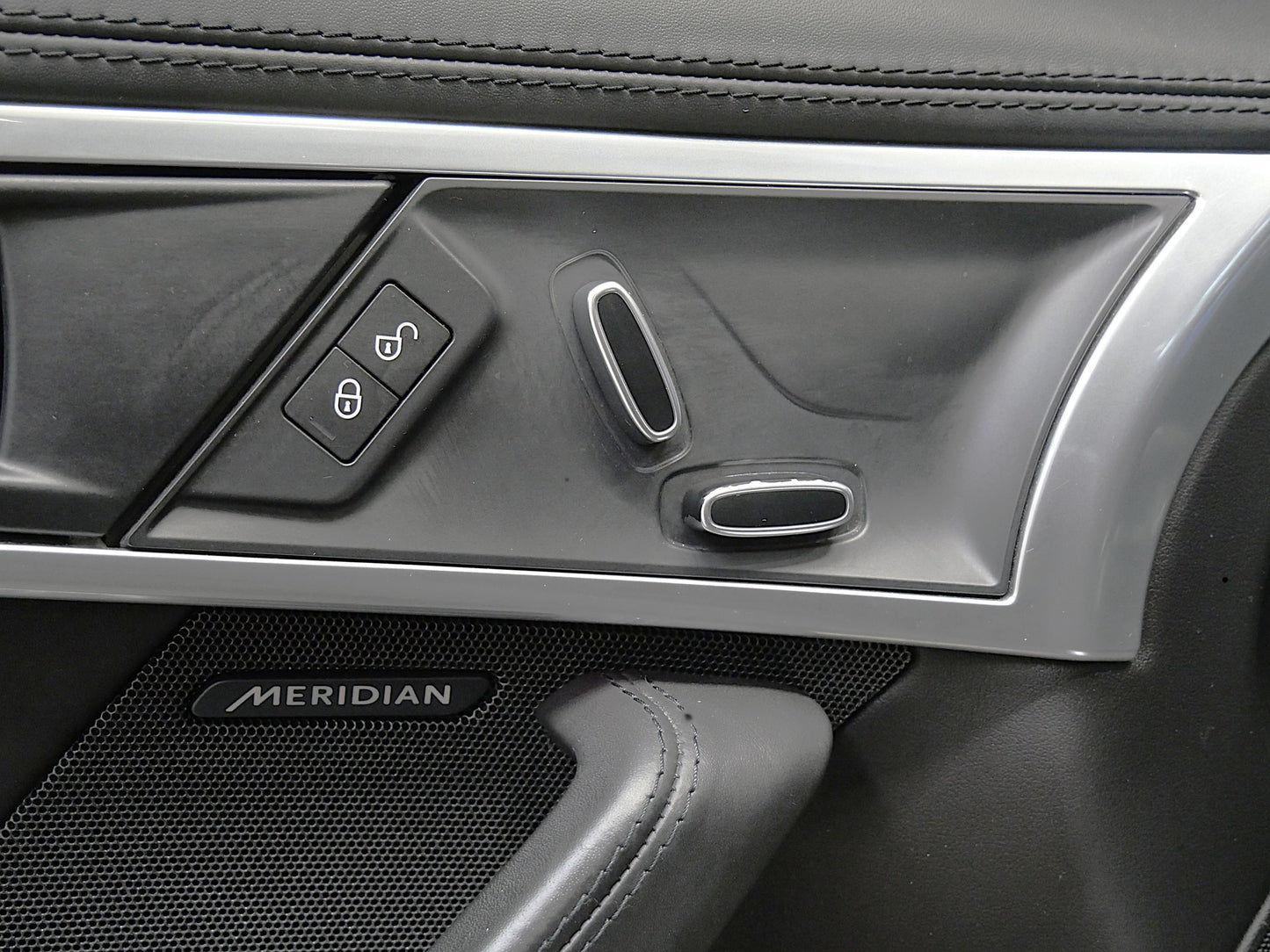 Jaguar F-Type 2.0 I4 300 221 kW R - Dynamic