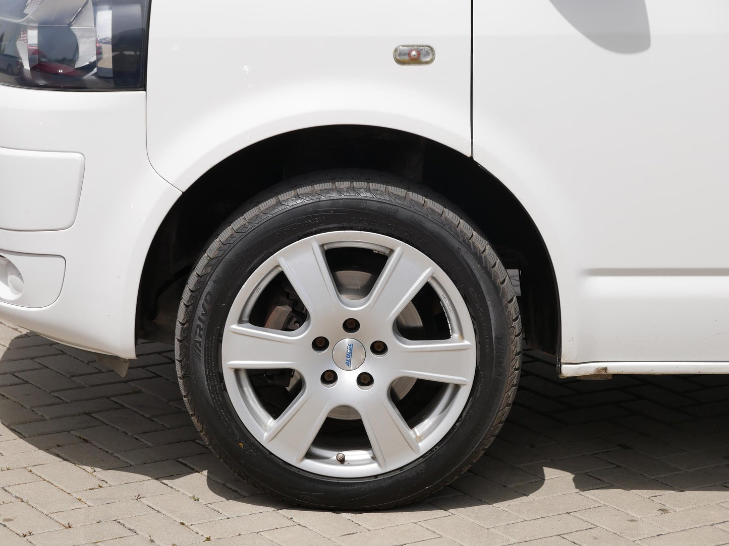 Volkswagen Transporter Kombi 2.0 TDI 84 kW 9 Míst